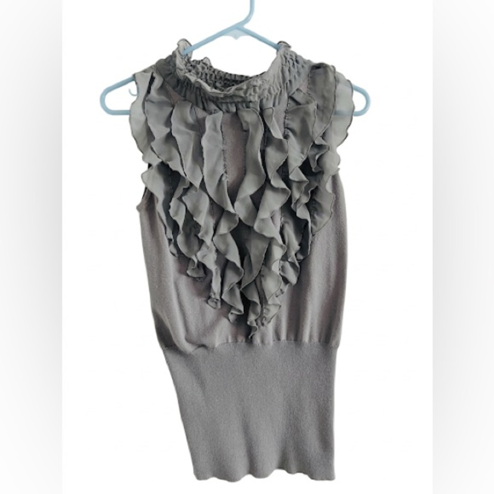 Sleeveless Ruffle Front Knit Top in Gray